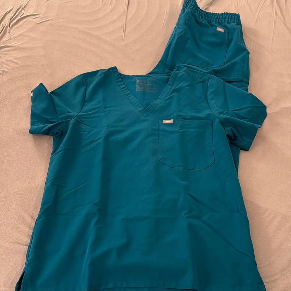 Teal Figs Scrub Set